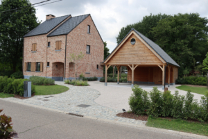exclusieve tuin met poolhouse of garage